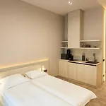 Evuri Budapest 2 *