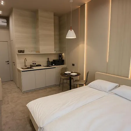 Evuri Budapest 2 *