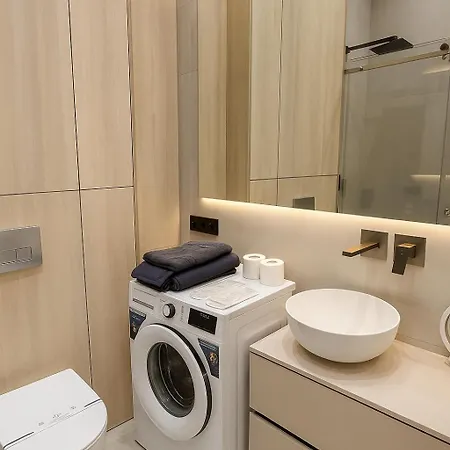 Evuri Budapest 2 *