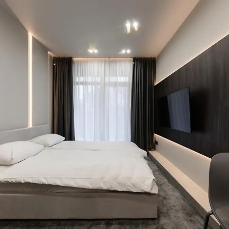 Evuri Budapest 2 *