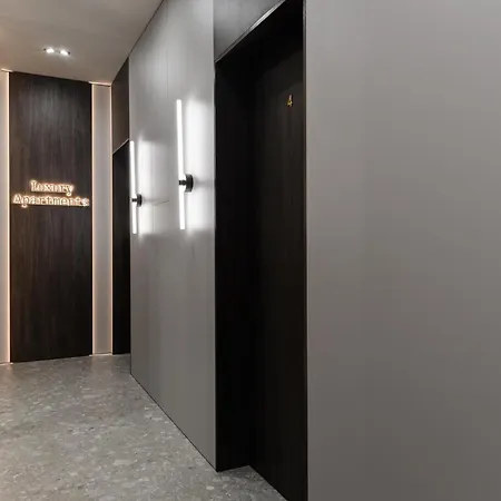 Evuri Budapest 2 *