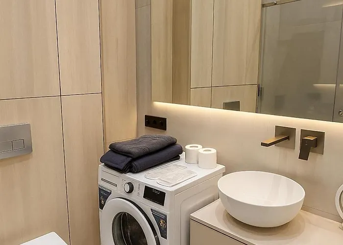 Luxury Budapest 2 *