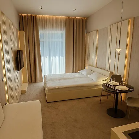 Luxury Budapest 2 *